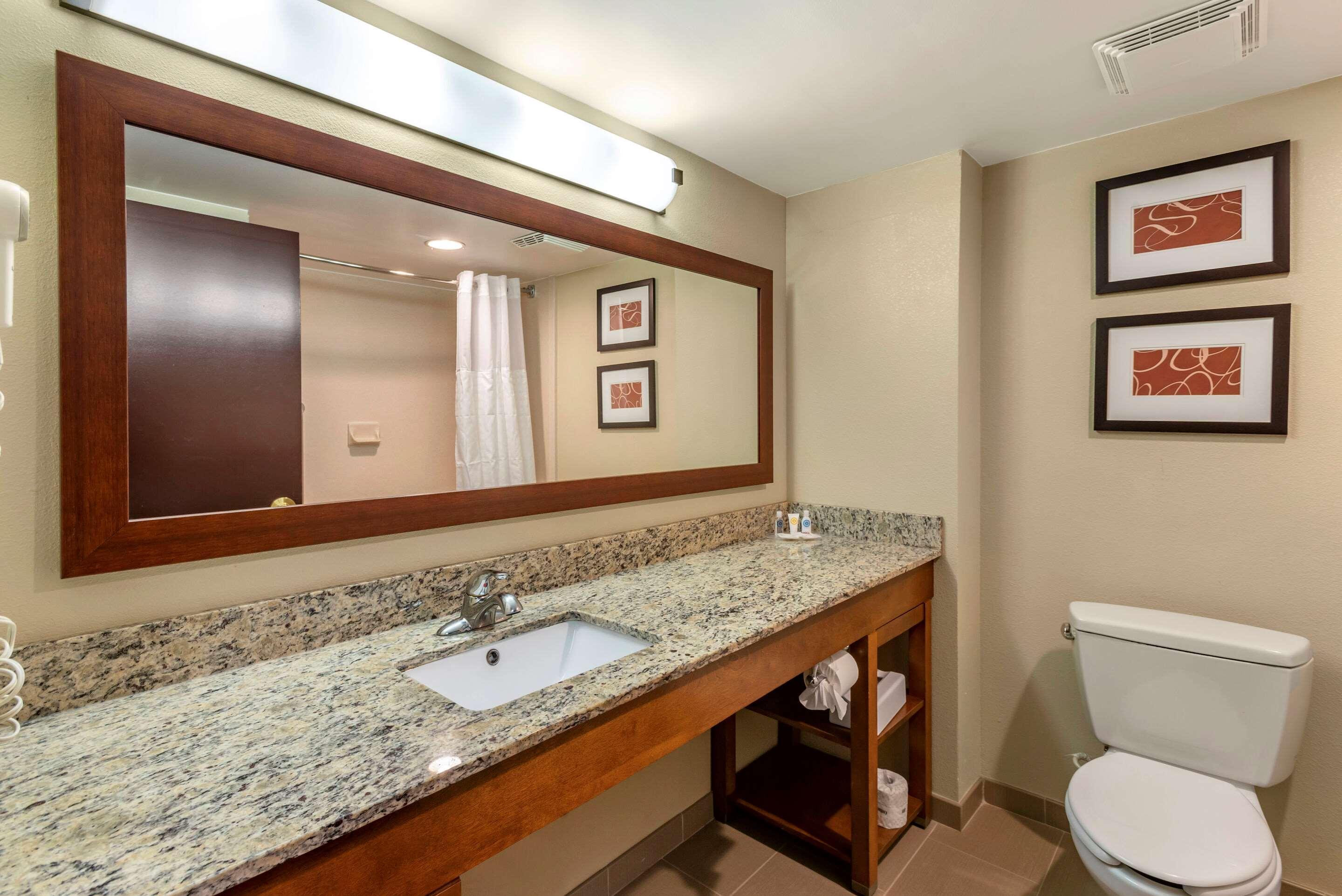 Comfort Suites Newark - Harrison Ngoại thất bức ảnh